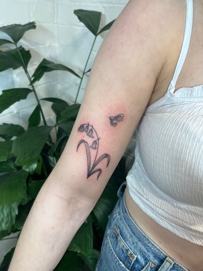 Beautiful handpoke tattoo by Marketa featuring a bee and bellflower motif. Perfect for nature lovers!