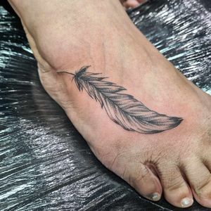 Cute lil foot feather!