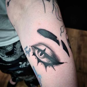 Had so much fun doing this spooky eye from my flash, I'd love to do some similar pieces!