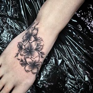 Loved doing this floral foot tattoo!
