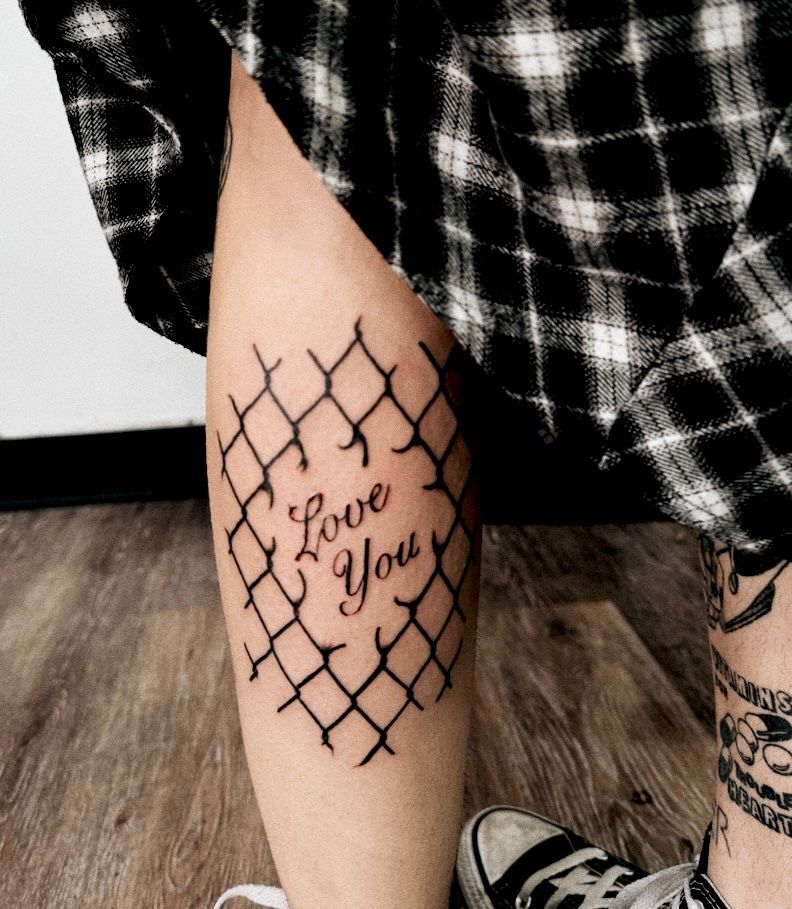 Page 2 | 56,000+ Barbed Wire Tattoo Pictures