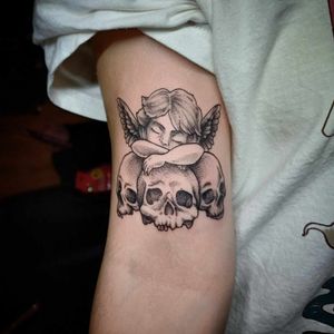 Cute lil cherub and skulls :) always happy to do pieces like this!