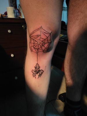 Knee spider and web