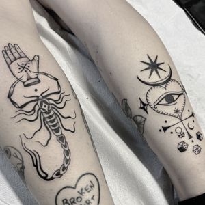 #totemica #buioOmega #tattooshop #tattoostudio #custom #tattooing #verona #italy #black #scorpio #hand #heart #eye #tattoo #blackclaw #blacktattooart #tattoolifemagazine #tattoodo #blackworkers #blackwork
