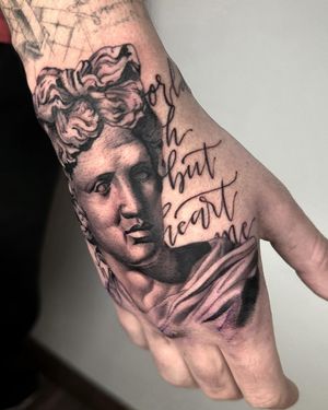 Custom hand realistic piece with integrated script for @jam_kas95 by our resident @f.eric_ 
Get in touch to book with Felipe this month! 
Books/info in our Bio: @southgatetattoo 
•
•
•
#statuetattoo #handtattoo #blackandgreytattoo #realistictattoo #amazingink #northlondontattoo #london #southgatetattoo #enfield #southgate #londontattoostudio #southgateink #londonink #southgatepiercing #northlondon #sgtattoo #londontattoo 