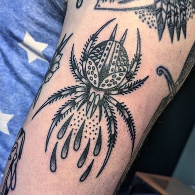 Get inked with this classic traditional spider motif by the talented artist Benji Charnock. Perfect for those who appreciate timeless tattoo styles.