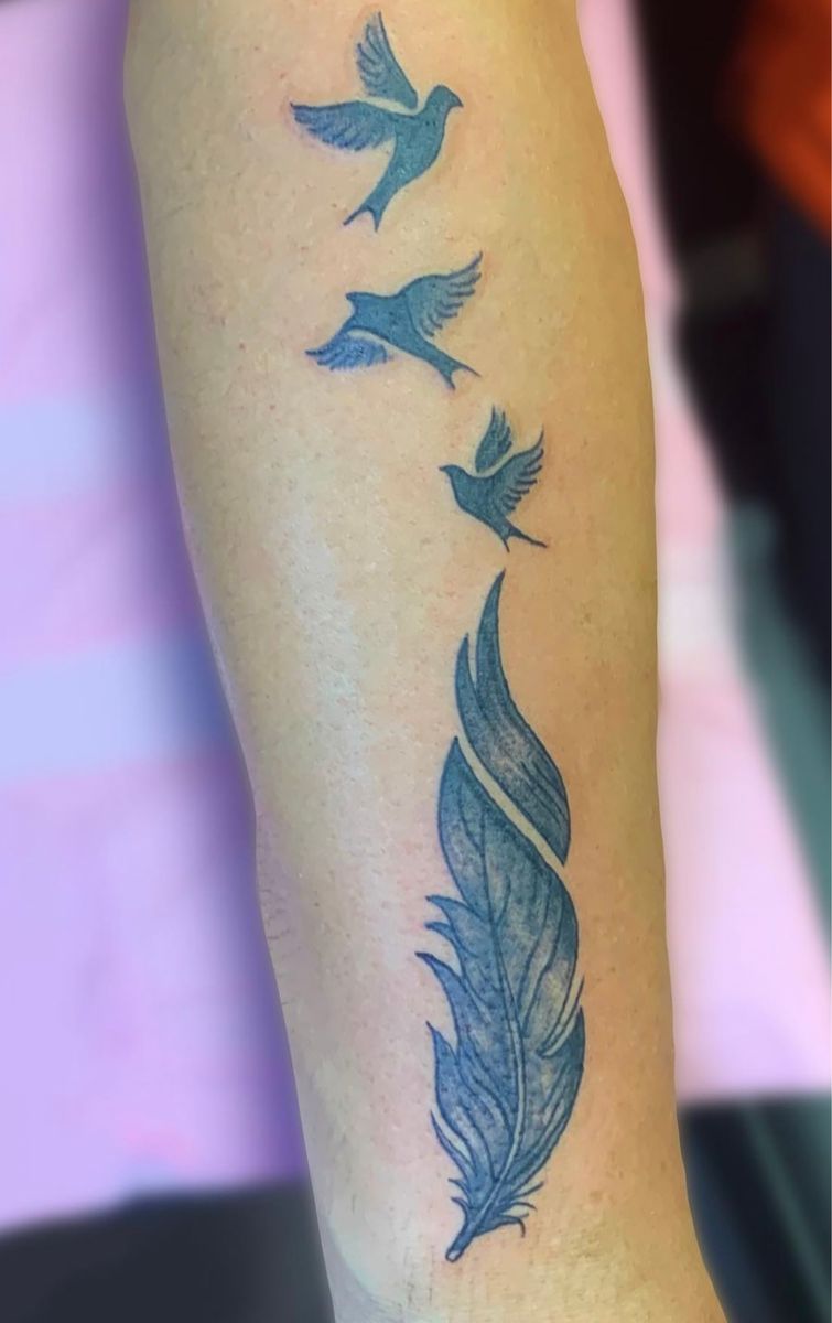 Tattoo uploaded by Rayana • Arm with doves and feather. • Tattoodo