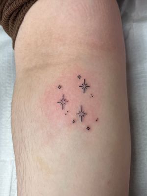 Small sparkles on right inner arm.