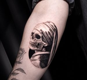 Skull with a Pearl Earring 