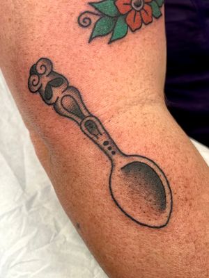 Illustrative tattoo of a spoon by Clara Colibri, blending traditional style with modern flair.