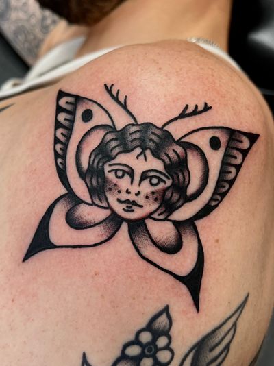 Experience the beauty of tradition with this stunning moth lady tattoo by Clara Colibri. Perfect for those who appreciate classic tattoo motifs.