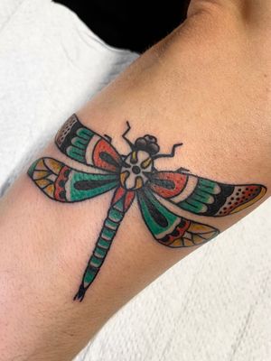 Experience the beauty of nature with this vibrant dragonfly tattoo by Clara Colibri. The traditional style brings timeless appeal to this intricate design.
