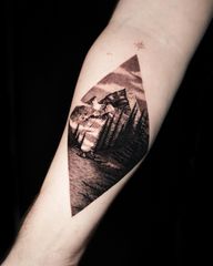 Mountain diamond scene in small black and grey realism.
