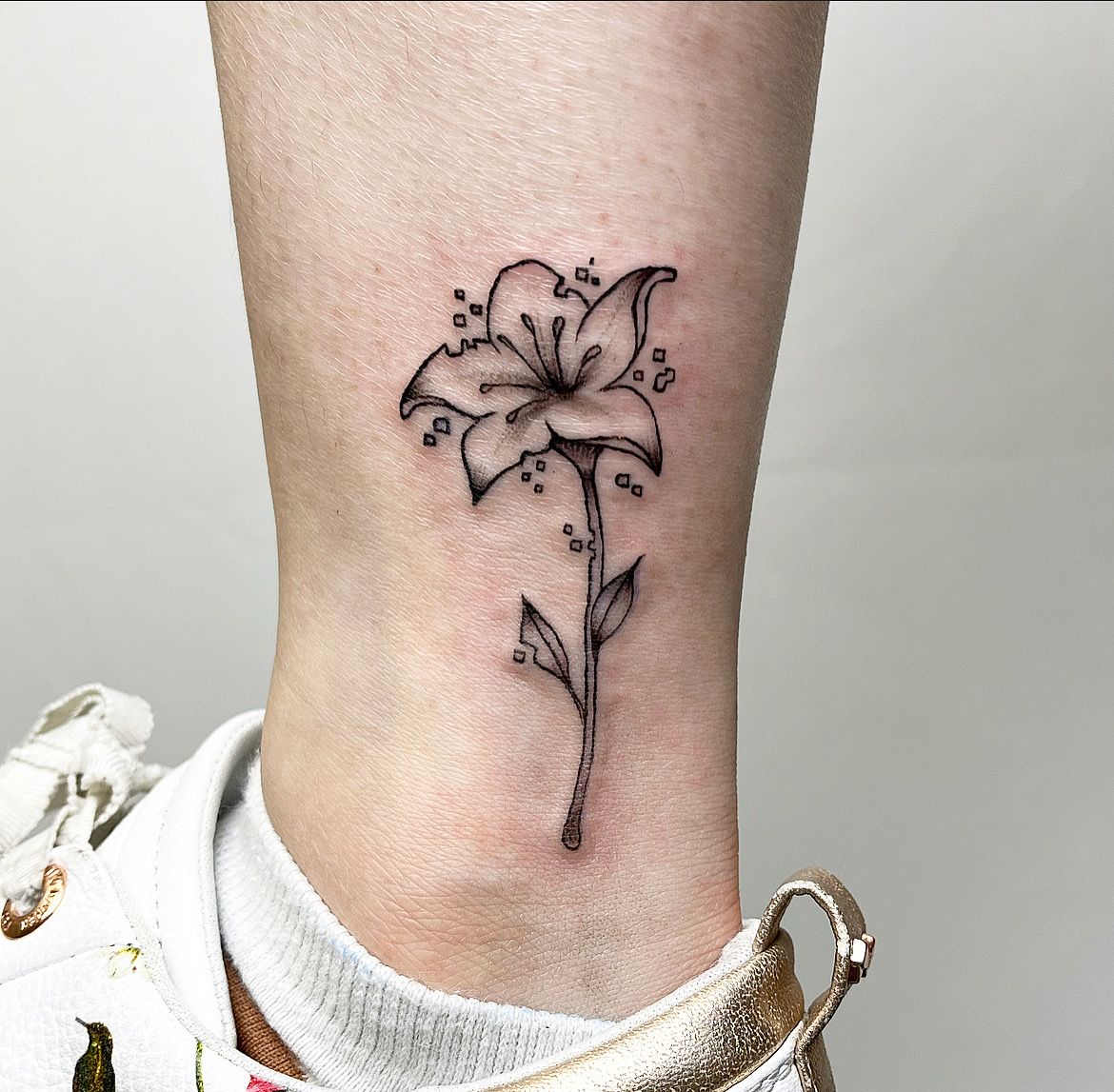 Stargazer Lily Ankle & Foot Tattoo | Tattoos for women flowers, Tattoo  designs for women, Ankle tattoo