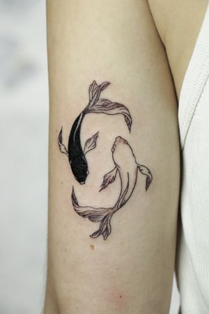 Ying Yang koi fish ✨️🖤🤍 Tattoo by Poon No More Ink Tattoo Studio 📩 Line : poon8851 Or call 099 435 2535 📍Ladprao 8/9 (near Union Mall) . . . . . 📩 ติดต่อสอบถามเเละจองคิว Line : poon8851 Or call 099 435 2535 📍 ลาดพร้าว ซอย 8 เเยก 9 (ใกล้ ยูเนี่ยน มอลล์) #minimaltattoo #minimaltattoos #minimaltattoothailand #tattoobangkok #tattoothailand #smalltattoos #bangkoktattoo #bangkoktattooartist #thailandtattoo #chatuchak #รอยสัก #tattoo #ร้านสักนนทบุรี #ร้านสักกรุงเทพ #ร้านสักจตุจักร #รอยสักมินิมอล #finelinetattoo #tattooshopinbangkok #nomoreinktattoo #nomoreinkร้านสักลับ