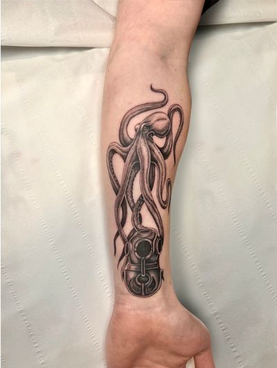Got to do this awesome octopus as part of a coverup for Gary. Tentacles are cool and everyone knows it. . #octopustattoo #octopus #tattoocoverup #coveruptattoo #octopustattoolondon #animaltattoo #seacreaturetattoo 