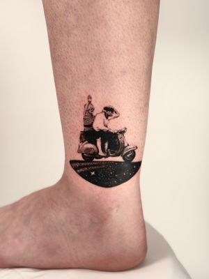 Experience unmatched artistry with this black and gray micro-realism tattoo by the talented Saka Tattoo. Embrace beauty in every intricate detail.