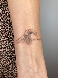Fine line - black and grey - wave