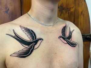 Get a timeless and classic traditional swallow tattoo done by the talented artist Claudia Vicente. Perfect for a vintage and bold look.