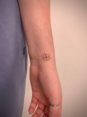 Get the ultimate symbol of luck with this stunning fine line shamrock tattoo done by talented artist Chloe Hartland.