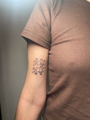 Experience the meditative artistry of dotwork hand poke tattoos by the talented Andrew Maher. Indulge in precise, intricate designs that stand the test of time.