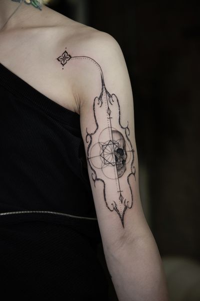 Delphin Musquet combines fine lines and micro realism to create a striking skull design with a geometric twist.