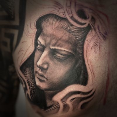 Capture the beauty and elegance of a woman with this black and gray realism tattoo by Gaston Gromnicki.