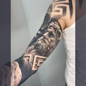 Capture the strength and power of Hercules with this stunning black and gray realism tattoo by Gaston Gromnicki.