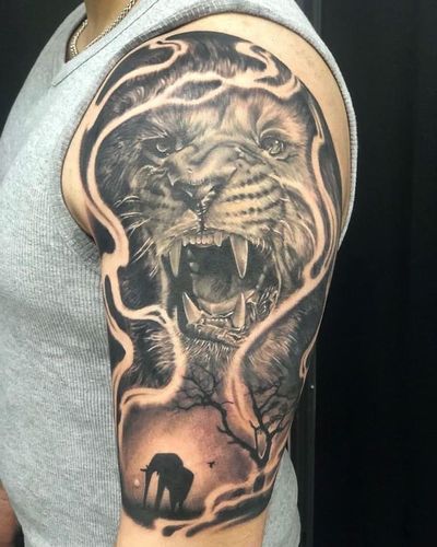 Experience the power and majesty of a lion captured in stunning black and gray realism by the talented artist Gaston Gromnicki.