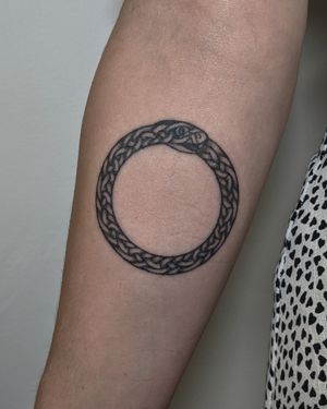 Get mesmerized by this illustrative ouroboros tattoo design by Alien Ink. Discover the eternal cycle of life and rebirth with this striking piece.