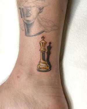  Gold Colour realism chess piece