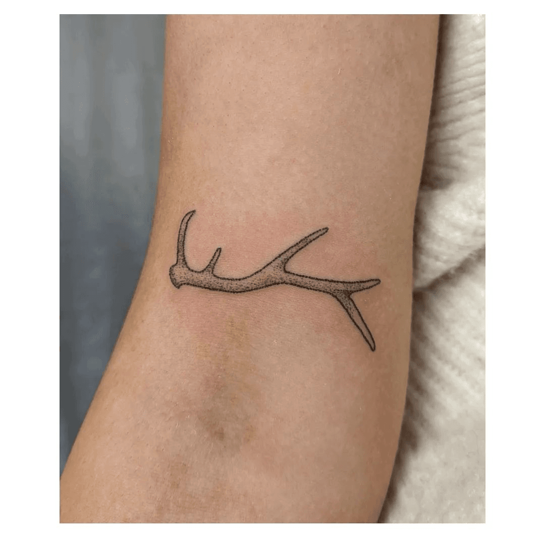 Little forearm tattoo of a deer by tattoo artist Murat