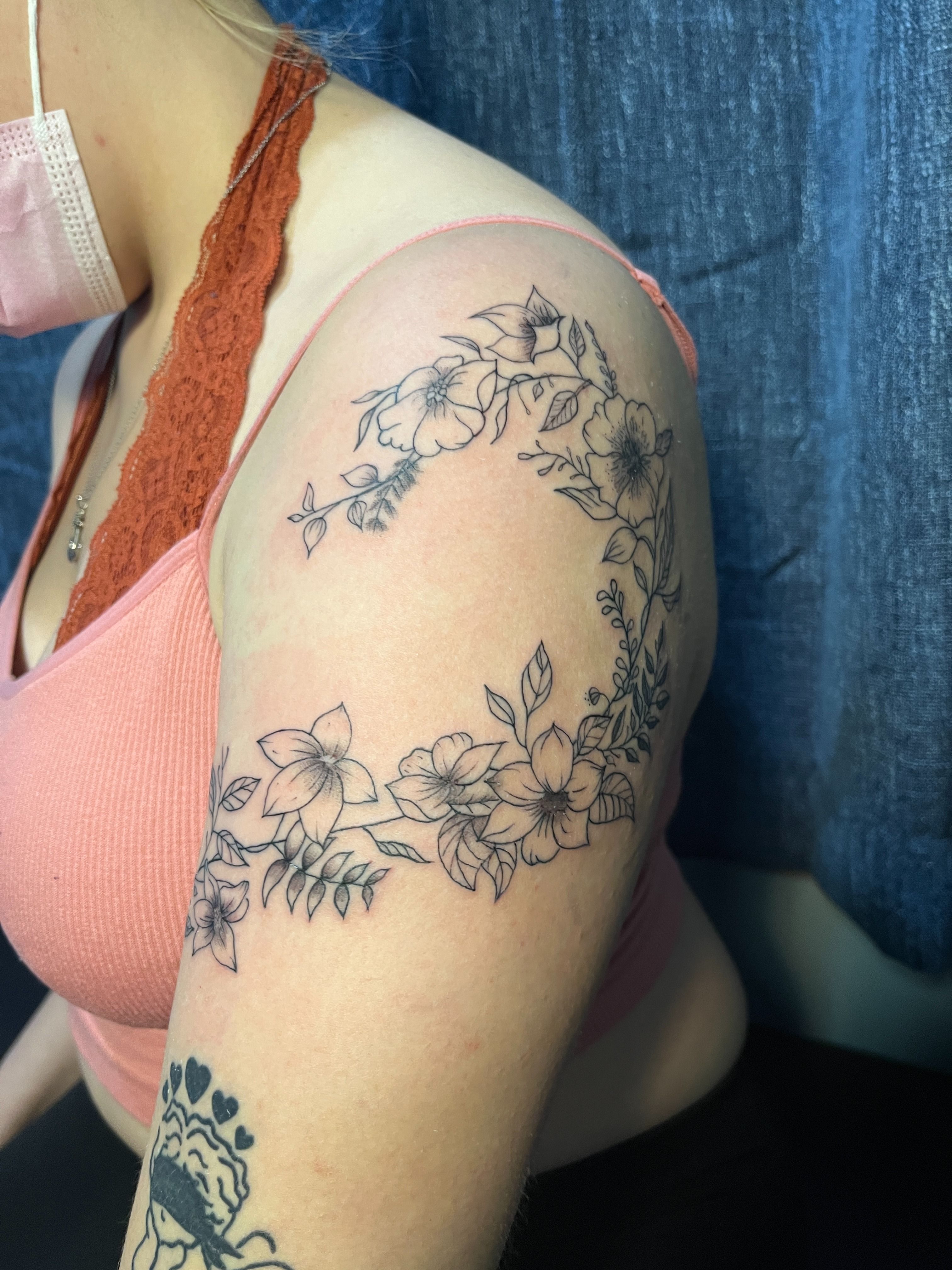 Shoulder Tattoo Ideas | Tatouage épaule femme, Tatouage épaule, Tatouage  pour femmes