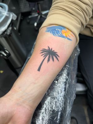 Palm Tree Tattoo #fineline #blackwork 