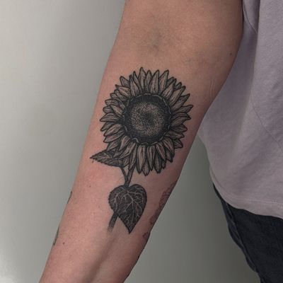 Beautiful illustrative design by Alien Ink, combining hand-poke and dotwork techniques for a unique look.
