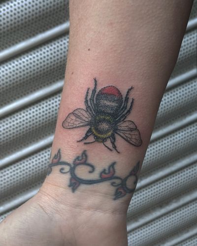 Get buzzed with this unique dotwork and hand-poke bee design, expertly crafted by Alien Ink. Perfect for nature lovers and tattoo enthusiasts alike.