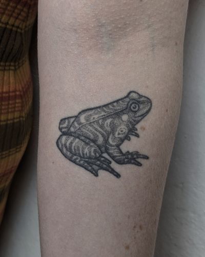 Experience the unique art of dotwork and hand poke in this illustrative frog tattoo by Alien Ink.