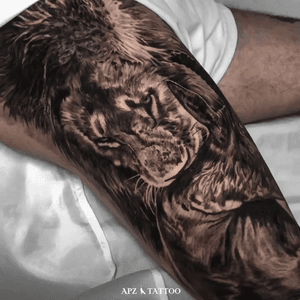 Realistic Lion Tattoo in Black and Gray on Thigh by APZ in Copenhagen, Denmark. In Copenhagen, APZ, a world-class tattoo artist, crafts modern black and gray realism tattoos. His lion piece on a back speaks volumes with its lifelike realistic details. APZ’s talent travels from Copenhagen to New York to Dubai, leaving impactful, soulful marks wherever he goes. Want to get a unique reminder? APZ is here to help you. Explore his portfolio on Instagram: @apztattoo. #surrealism #realism #black&gray #tattoodoambassador #blackandgray #realism #surrealism #microrealism