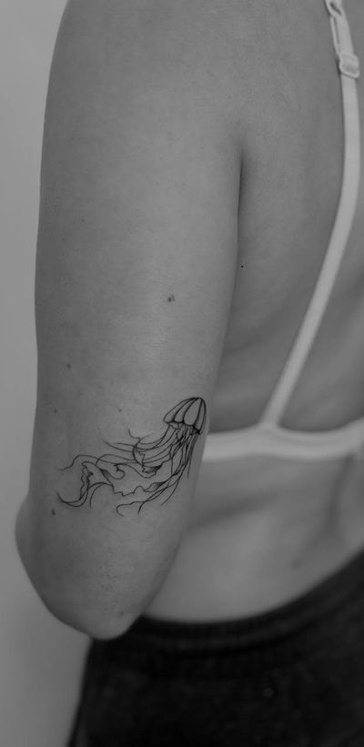 jelly fish fine line tattoo