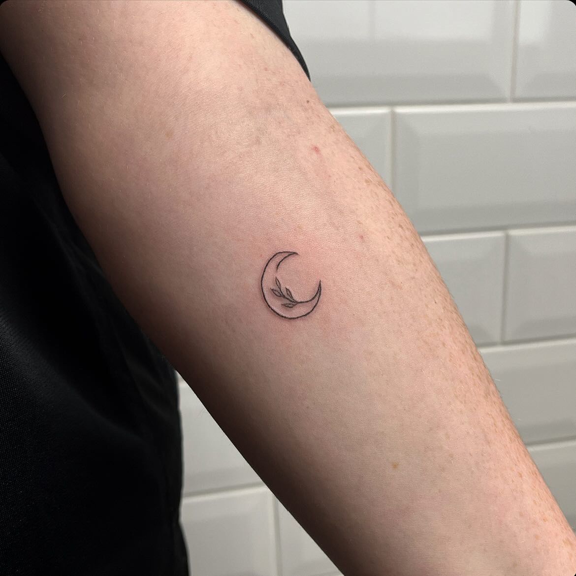 11 Freckle Tattoo Designs That Celebrate Your Spots