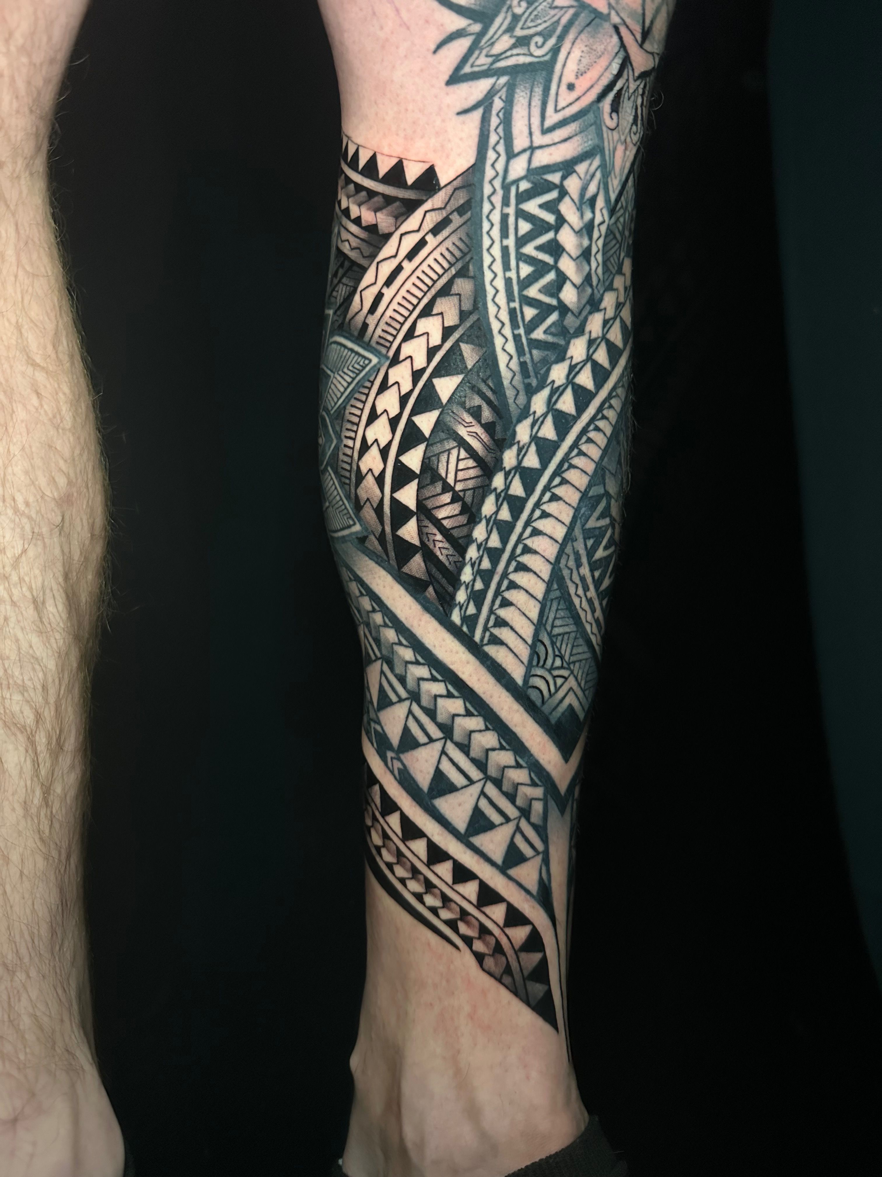 Tattoo ornament maori style for leg or arm, hand, shoulder. Tattoo maori  design. Art tribal tattoo. Vector sketch of a tattoo maori. 10450321 Vector  Art at Vecteezy