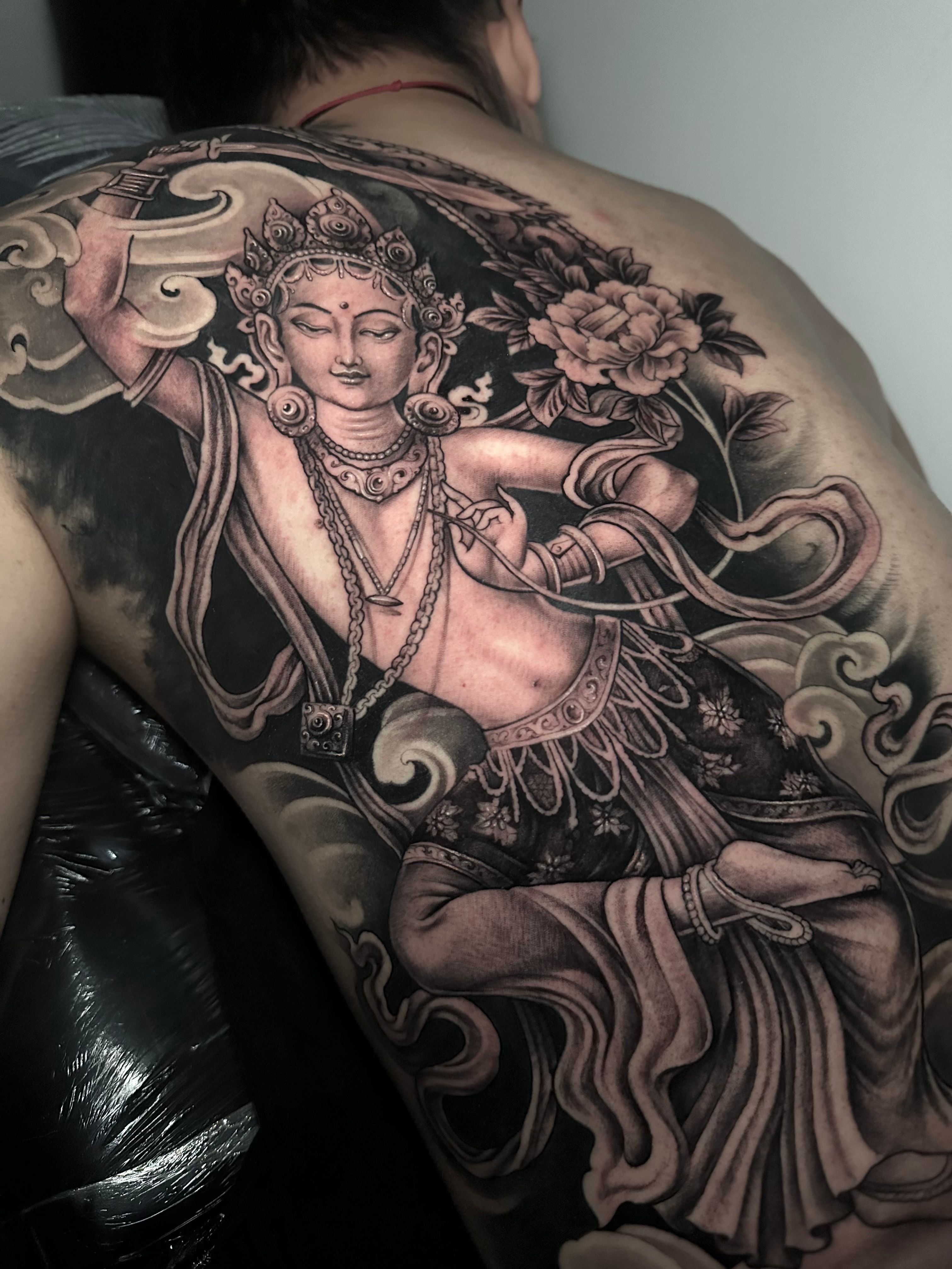 An Artist Does Mesmerizing Tattoos Inspired by Traditional Chinese Painting  / Bright Side