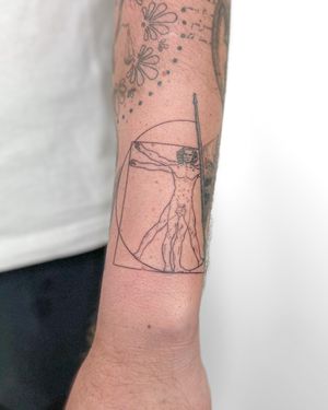 Elegant fine-line geometric tattoo featuring the iconic Vitruvian Man by Da Vinci, skillfully done by Bradley Mollett.