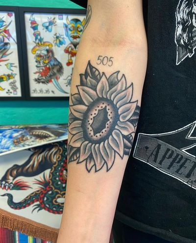 Traditional black and grey sunflower 