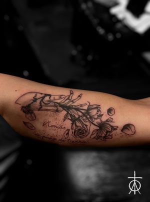 Memento Mori Tattoo done in Amsterdam by Claudia Fedorovici #mementomori #blackworktattoo #floraltattoo #claudiafedorovici #tattooartistsamsterdam #tempesttattooamsterdam 