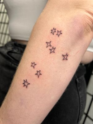 Embrace the unknown with these bold and beautiful star tattoos by the talented artist Jonathan Glick. Ignite your wild side with this unique 'ignorant' style.