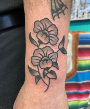 Traditional black and grey small flowers 