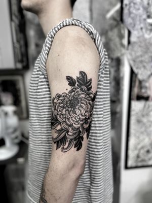 Beautiful black and gray tattoo of a detailed chrysanthemum flower, done by the talented artist Lukey Wolf.