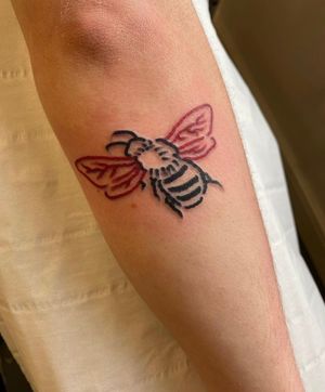 Linework bee with red 