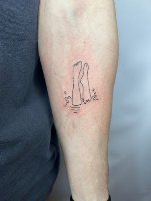 Dive into the depths with this fine line illustrative tattoo featuring a splash and a diver's feet, by artist Jonathan Glick.